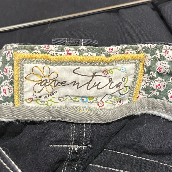 Aventura lowrise cargo capris - Picture 4 of 4